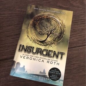 Insurgent by: Veronica Roth paperback book